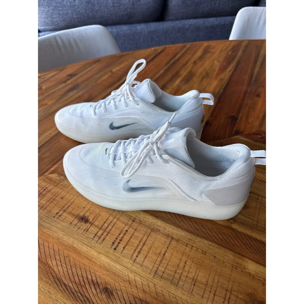 Nike SB Zoom Nyjah 4 Skate Shoes Men’s 10.5 White White Skateboarding Streetwear